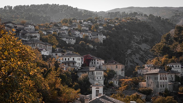 houses-7617123_640